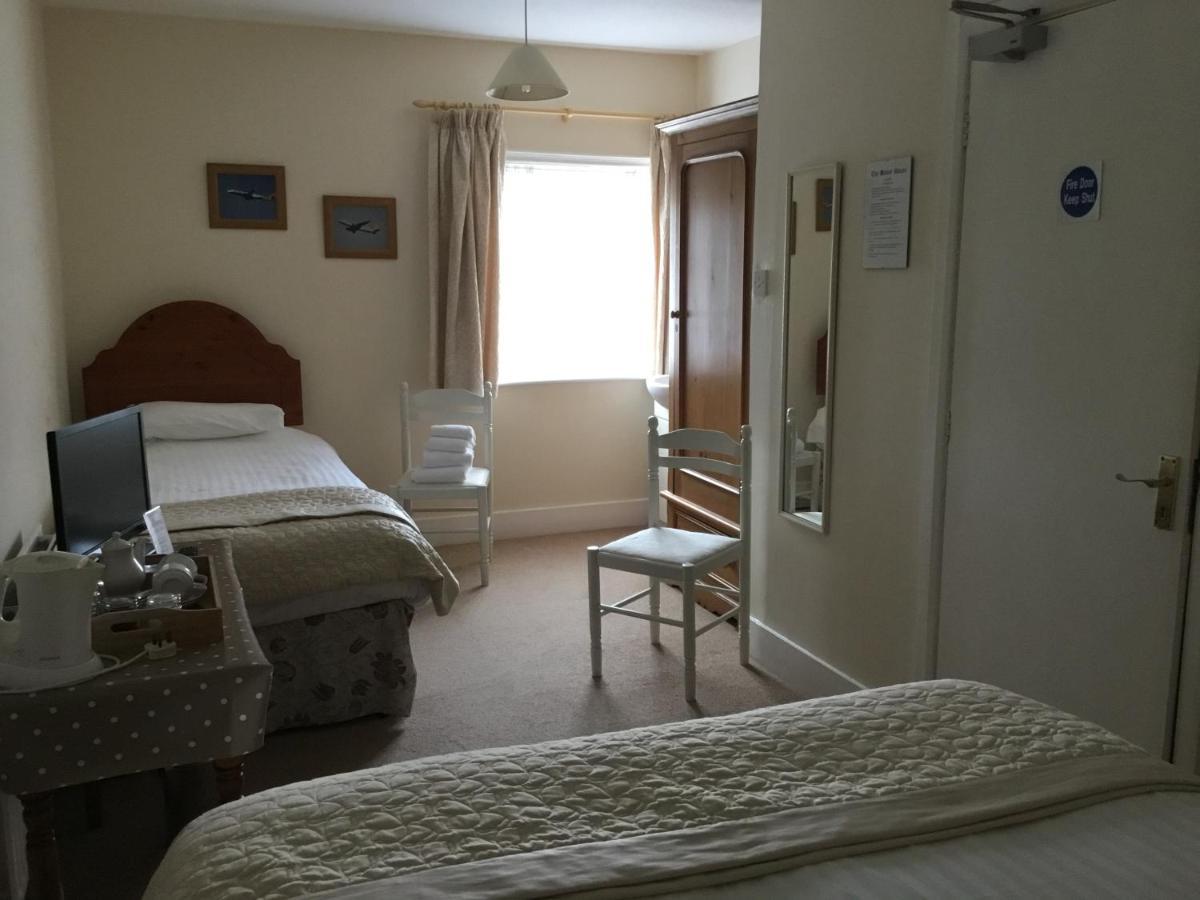 The Manor House Bed & Breakfast Crawley  Bagian luar foto