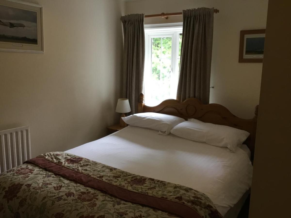 The Manor House Bed & Breakfast Crawley  Bagian luar foto