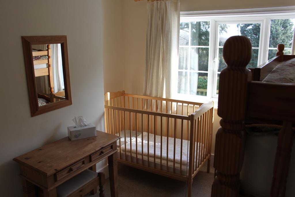 The Manor House Bed & Breakfast Crawley  Bagian luar foto