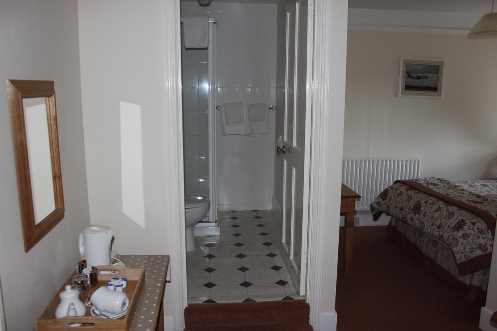 The Manor House Bed & Breakfast Crawley  Bagian luar foto