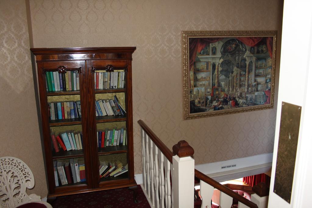 The Manor House Bed & Breakfast Crawley  Bagian luar foto
