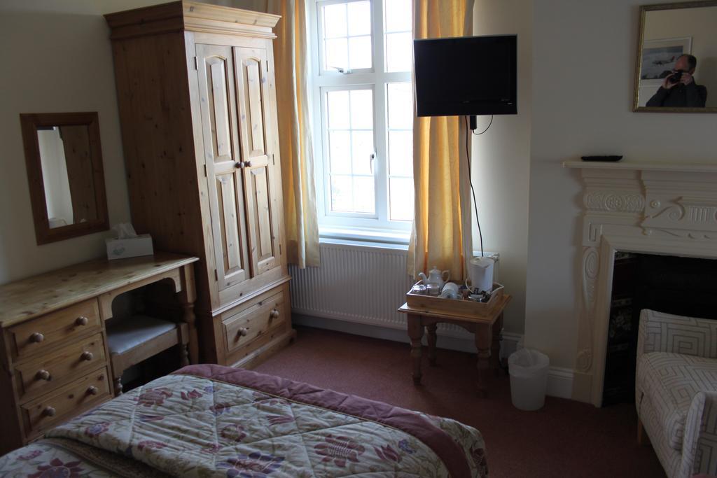 The Manor House Bed & Breakfast Crawley  Bagian luar foto