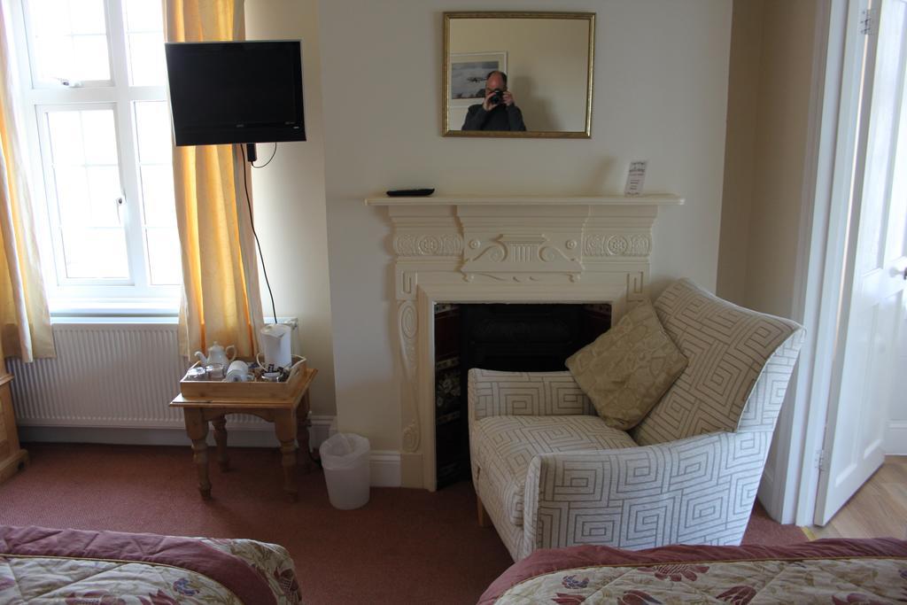The Manor House Bed & Breakfast Crawley  Bagian luar foto