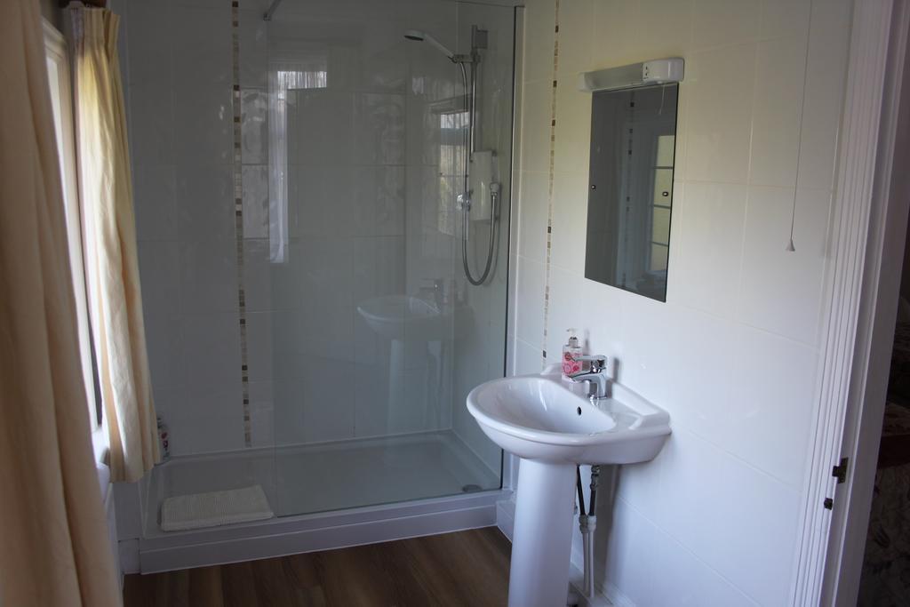 The Manor House Bed & Breakfast Crawley  Bagian luar foto