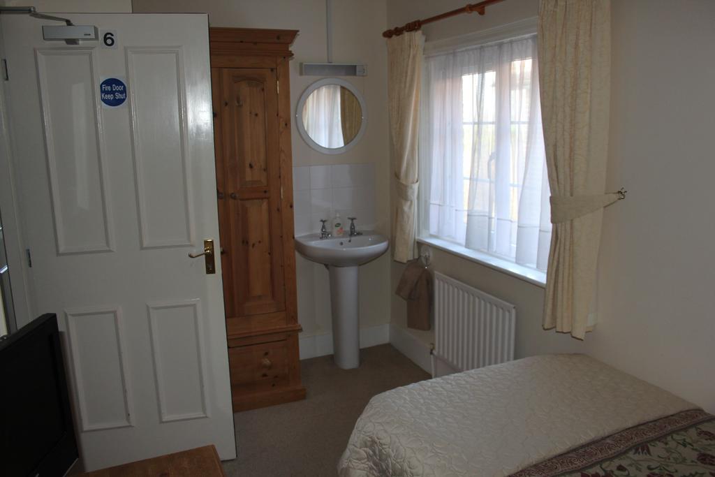 The Manor House Bed & Breakfast Crawley  Bagian luar foto