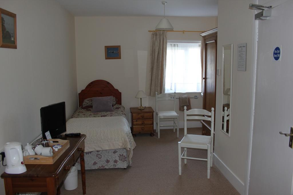 The Manor House Bed & Breakfast Crawley  Bagian luar foto
