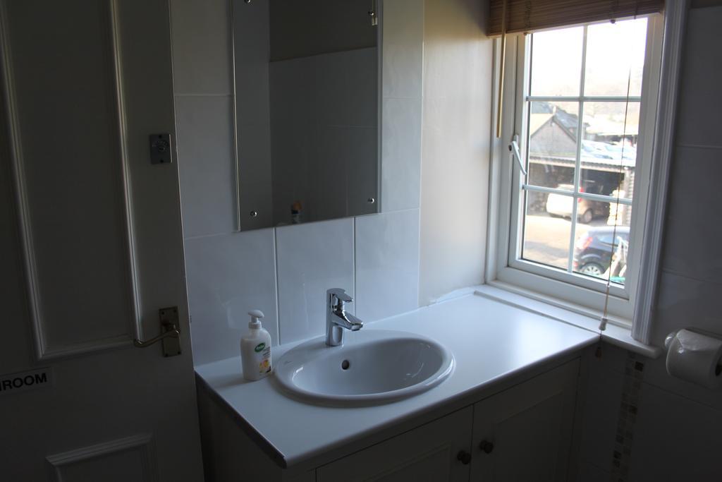 The Manor House Bed & Breakfast Crawley  Bagian luar foto