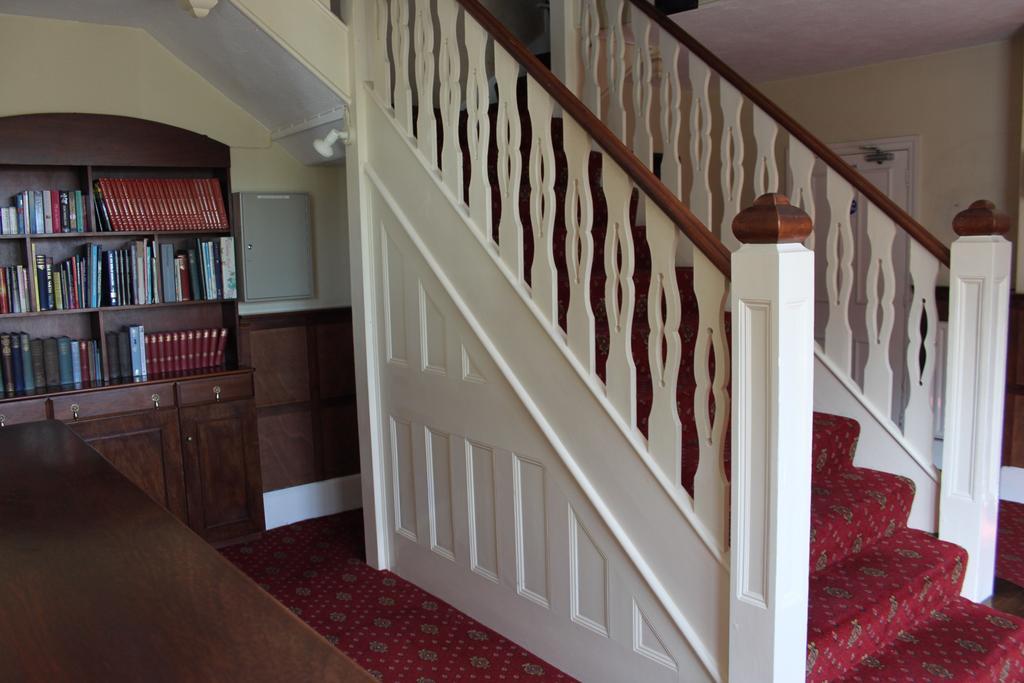 The Manor House Bed & Breakfast Crawley  Bagian luar foto
