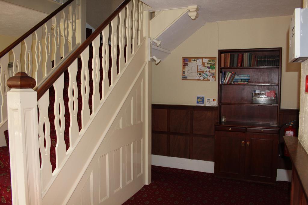 The Manor House Bed & Breakfast Crawley  Bagian luar foto