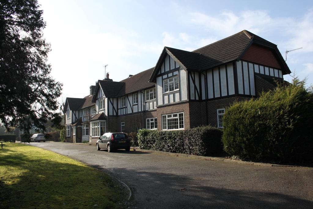 The Manor House Bed & Breakfast Crawley  Bagian luar foto