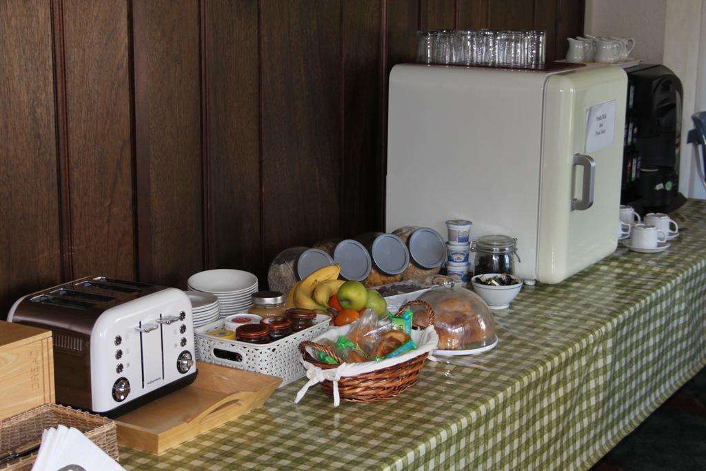 The Manor House Bed & Breakfast Crawley  Bagian luar foto
