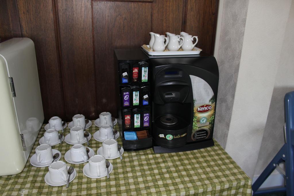 The Manor House Bed & Breakfast Crawley  Bagian luar foto