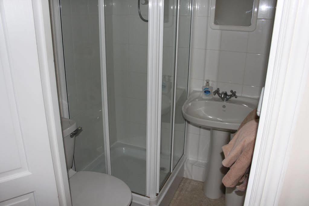 The Manor House Bed & Breakfast Crawley  Bagian luar foto